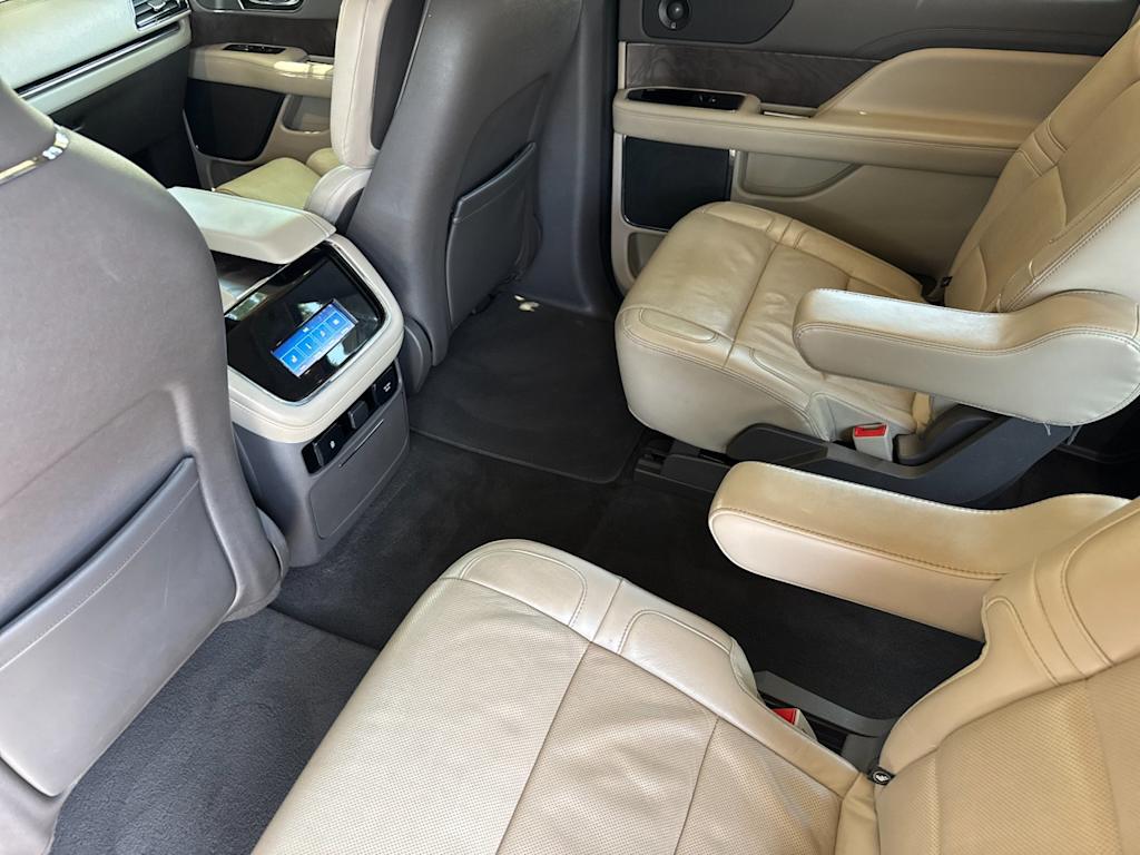 Thumbnail: 2022 Lincoln Navigator L - 13