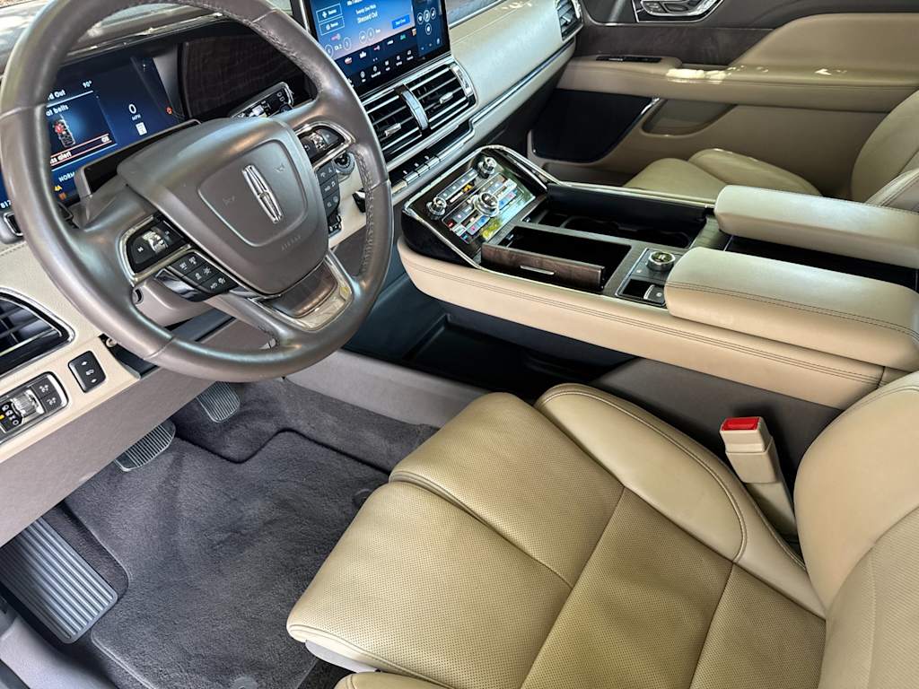 Thumbnail: 2022 Lincoln Navigator L - 8