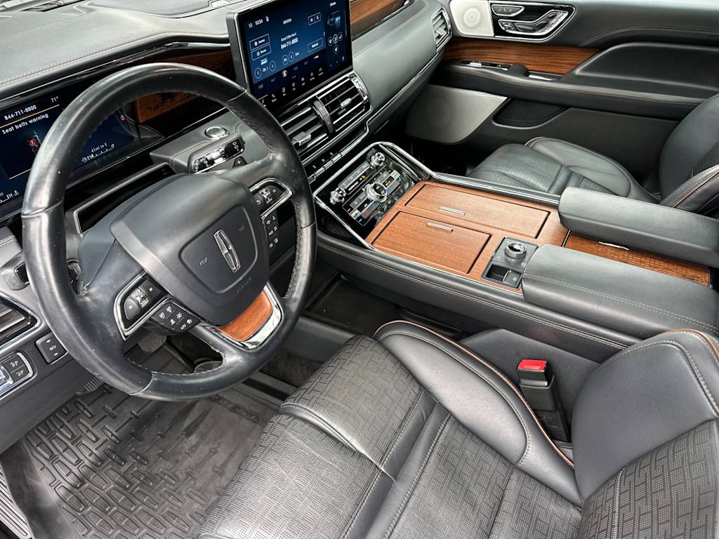 Thumbnail: 2022 Lincoln Navigator L - 8
