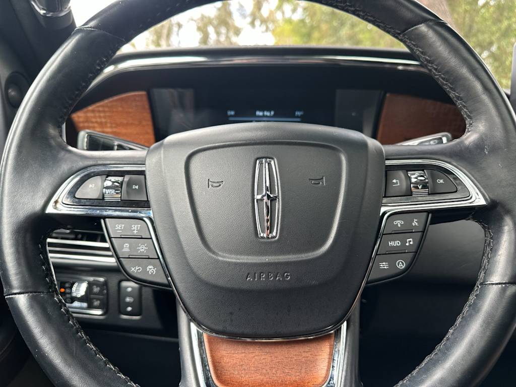 Thumbnail: 2022 Lincoln Navigator L - 26