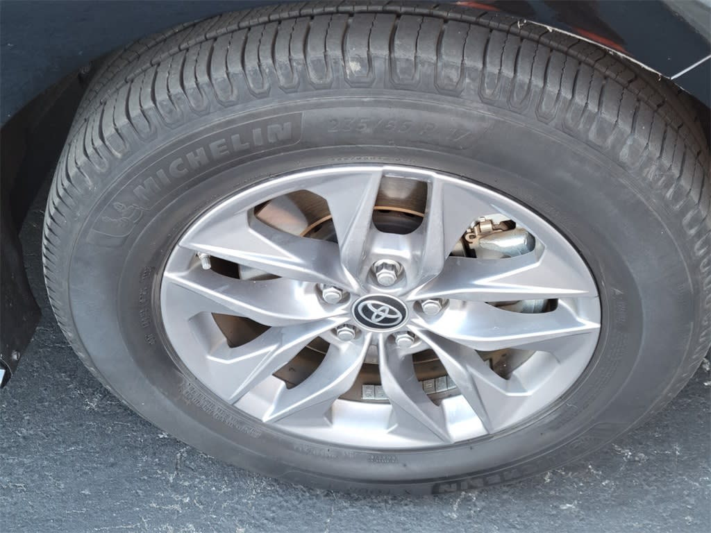 Thumbnail: 2021 Toyota Sienna - 10