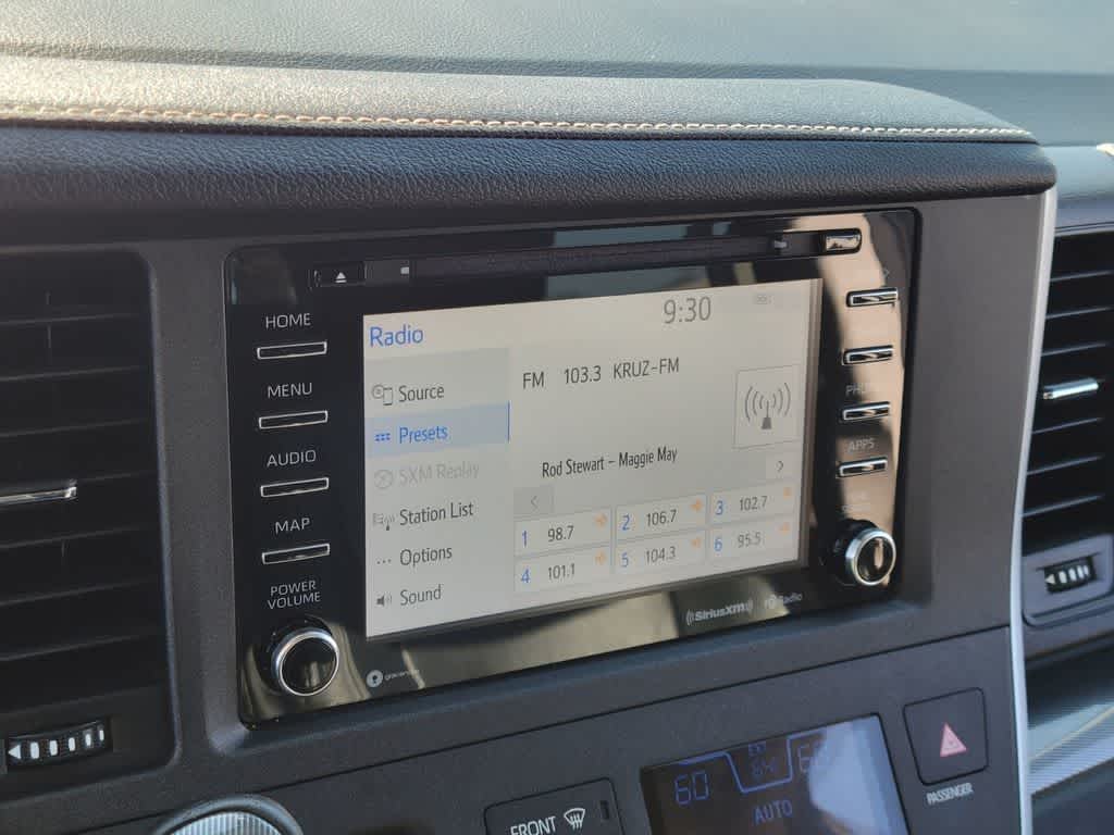 Thumbnail: 2020 Toyota Sienna - 12