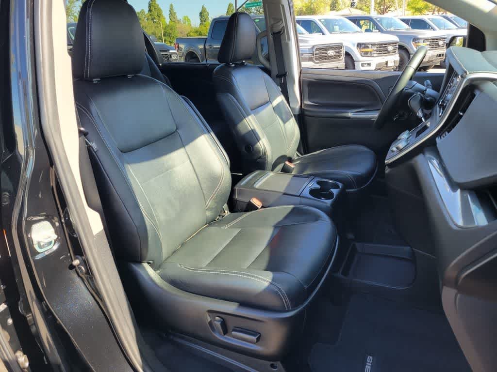 Thumbnail: 2020 Toyota Sienna - 10