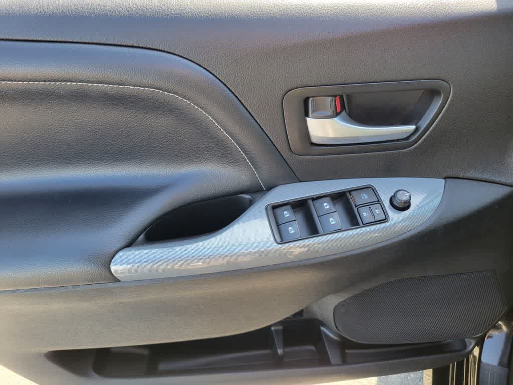 Thumbnail: 2020 Toyota Sienna - 21