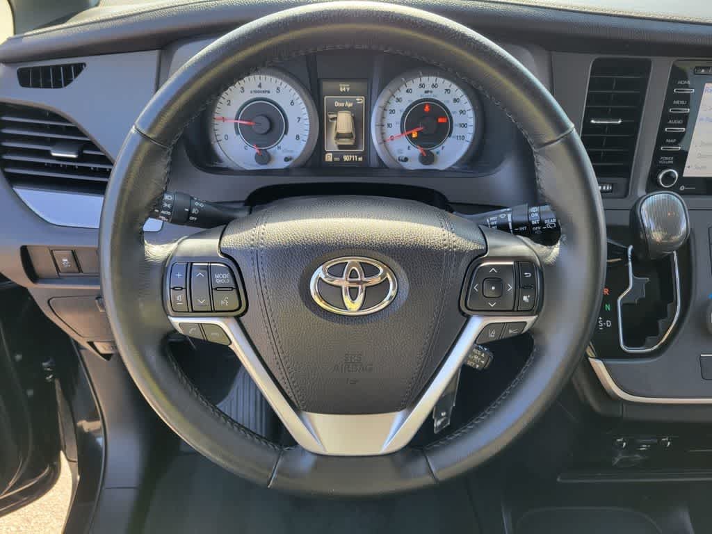 Thumbnail: 2020 Toyota Sienna - 8