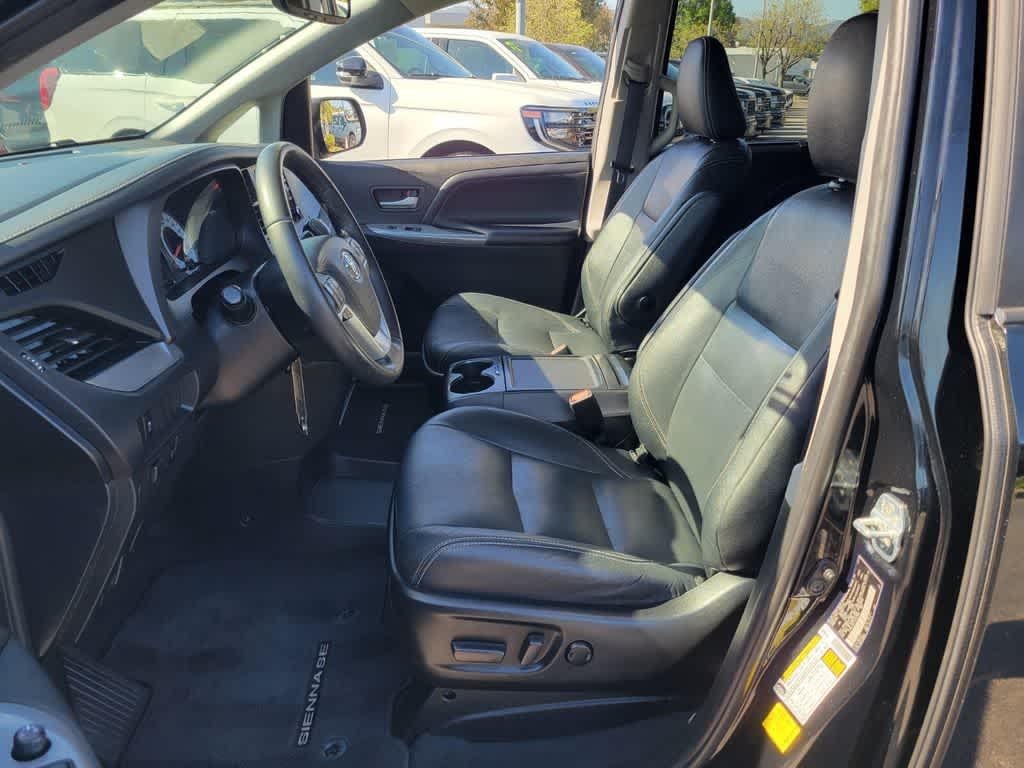 Thumbnail: 2020 Toyota Sienna - 9