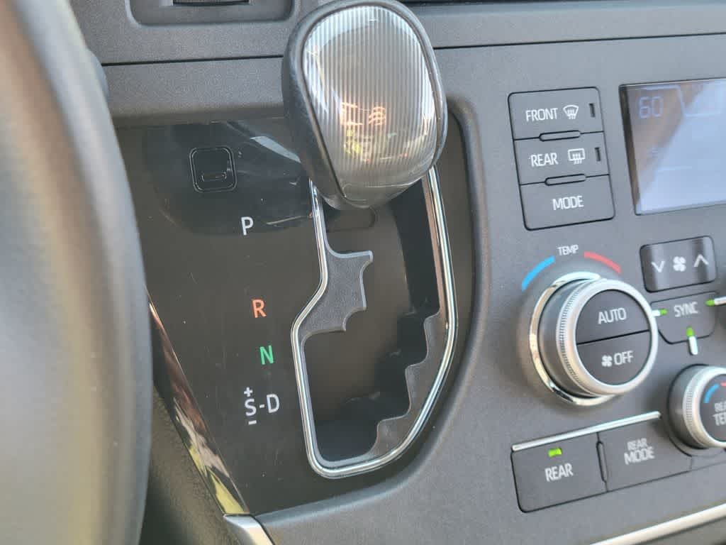 Thumbnail: 2020 Toyota Sienna - 24