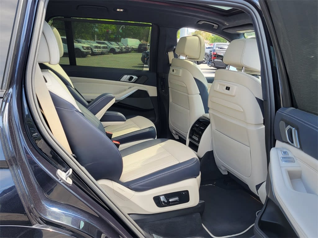 Thumbnail: 2019 BMW X7 - 19