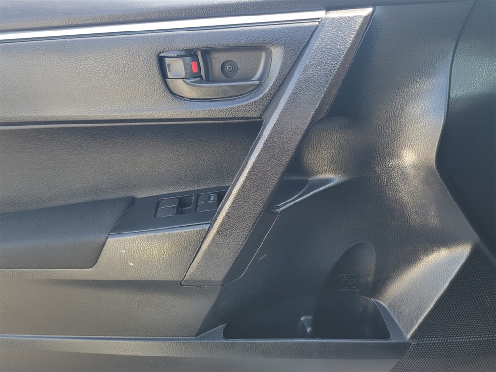 Thumbnail: 2015 Toyota Corolla - 20