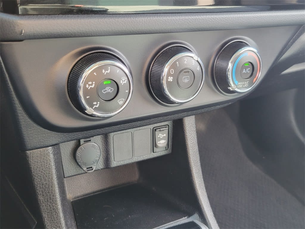 Thumbnail: 2015 Toyota Corolla - 21
