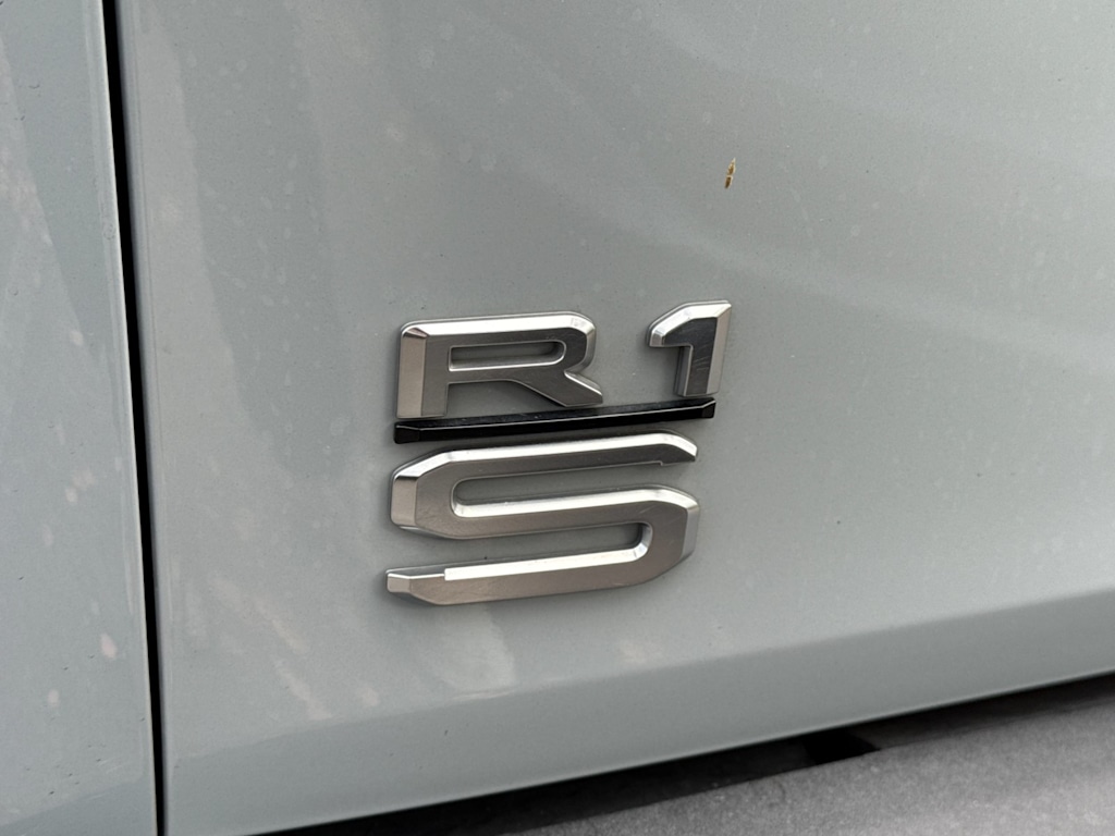 Thumbnail: 2025 Rivian R1S - 5