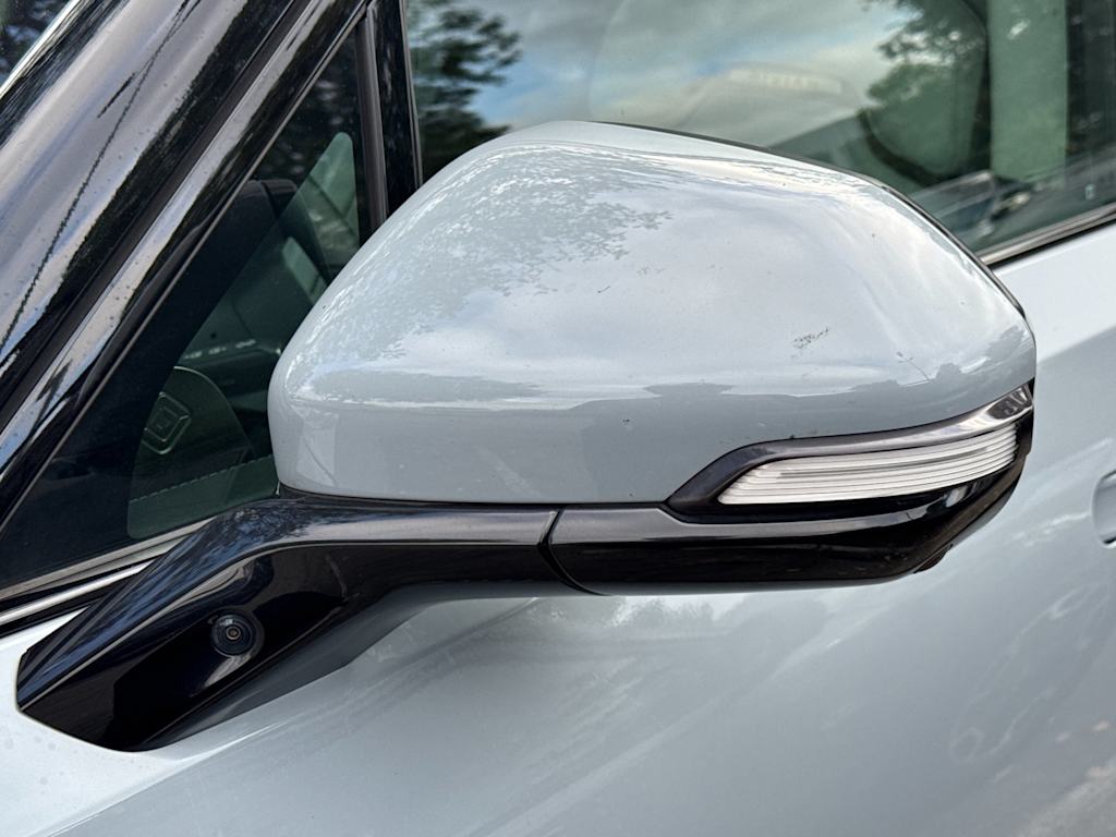 Thumbnail: 2025 Rivian R1S - 11