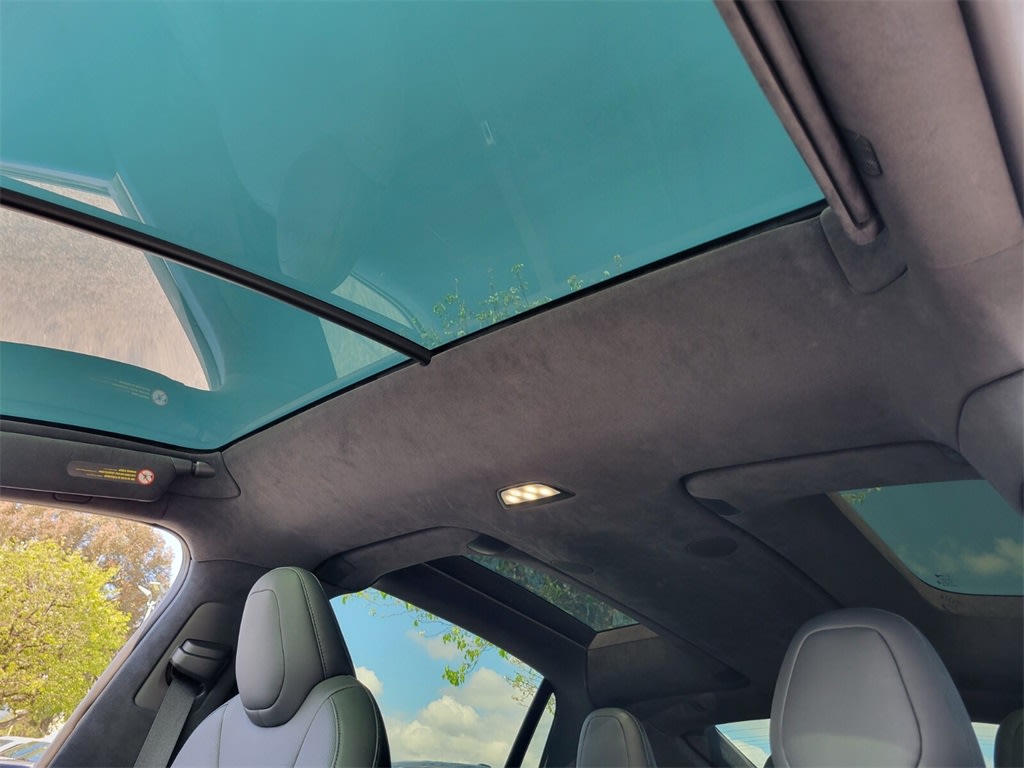 2022 Tesla Model X Standard Range 18