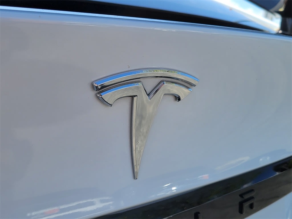 2022 Tesla Model X Standard Range 7