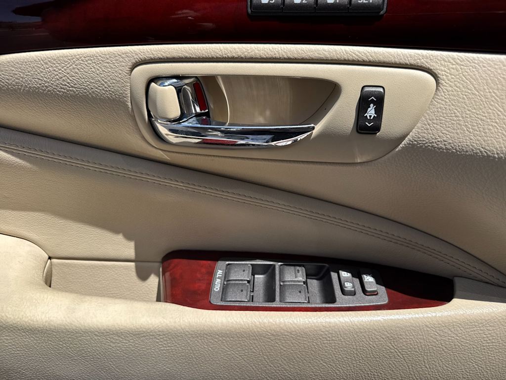 Thumbnail: 2012 Lexus LS - 19