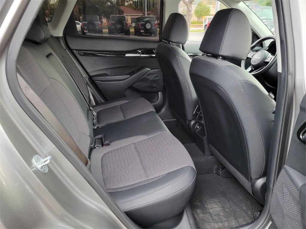 Thumbnail: 2023 Kia Seltos - 21