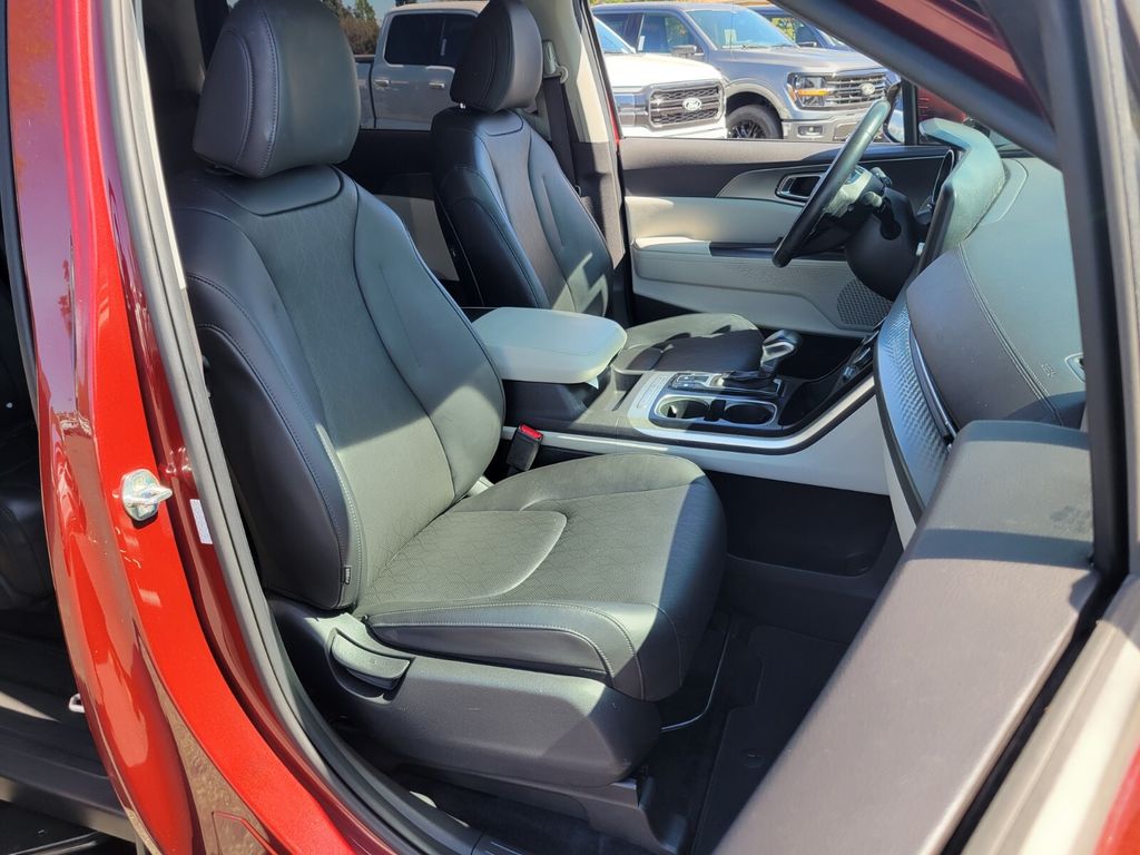 Thumbnail: 2022 Kia Carnival - 10