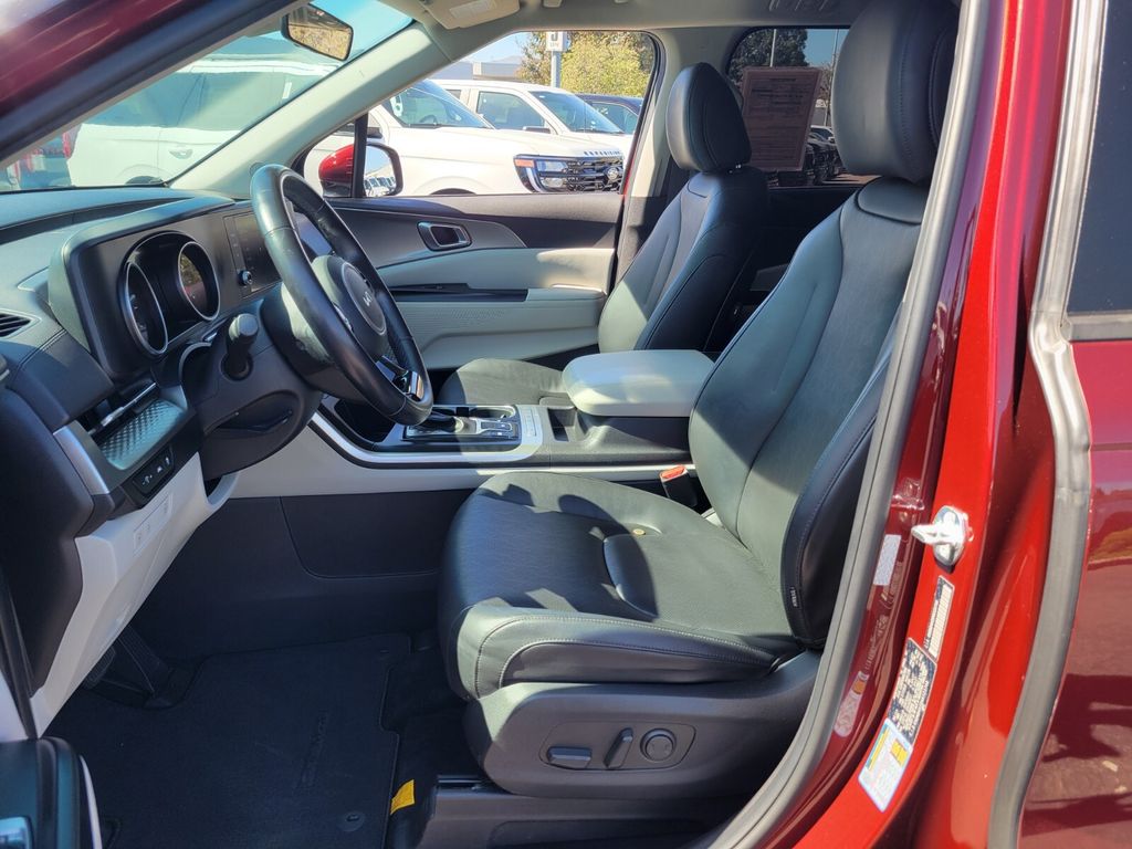 Thumbnail: 2022 Kia Carnival - 9