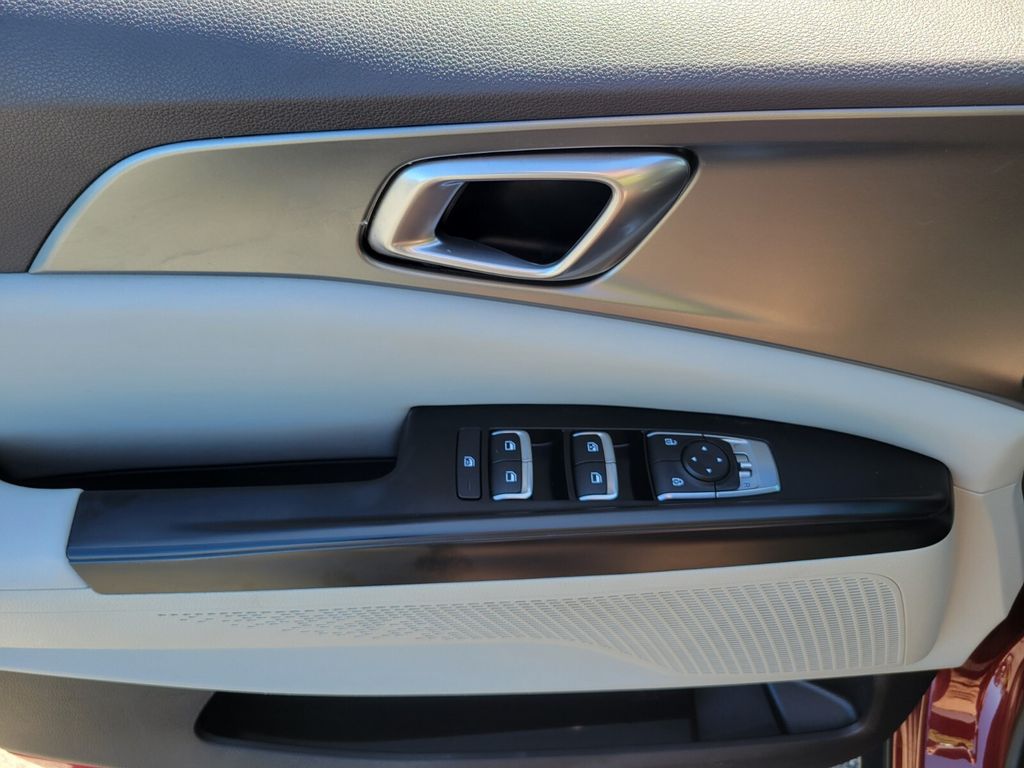 Thumbnail: 2022 Kia Carnival - 22