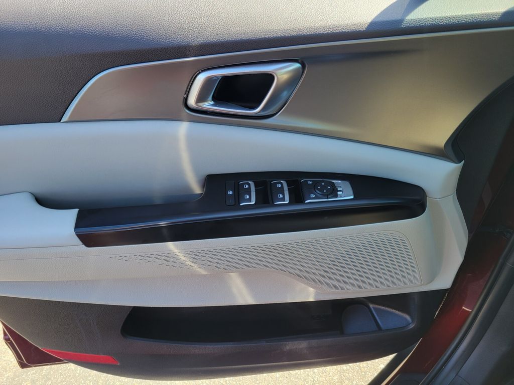 Thumbnail: 2022 Kia Carnival - 23