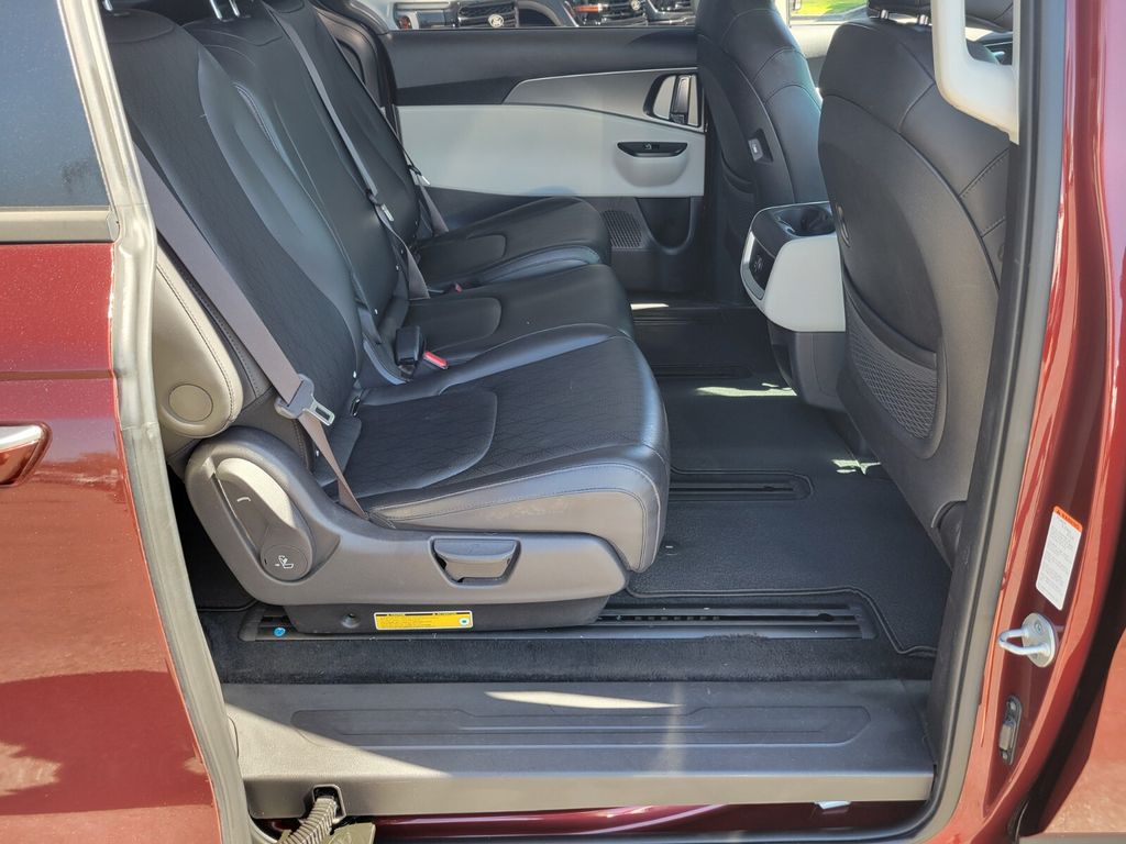 Thumbnail: 2022 Kia Carnival - 21