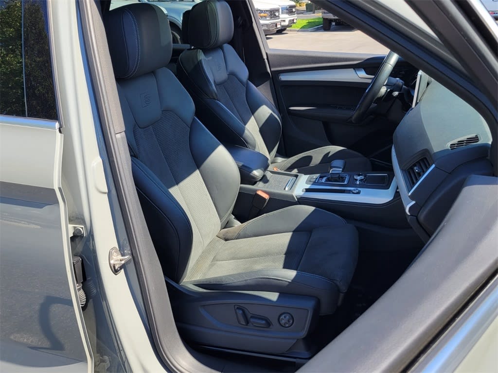 Thumbnail: 2020 Audi SQ5 - 10