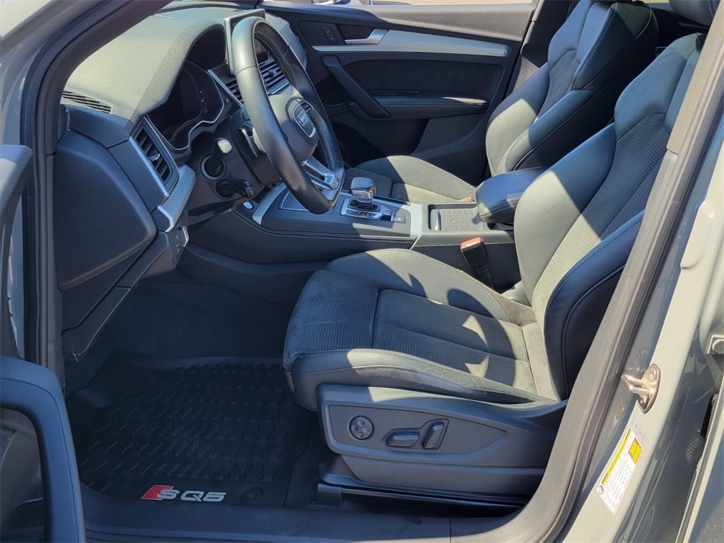 Thumbnail: 2020 Audi SQ5 - 9