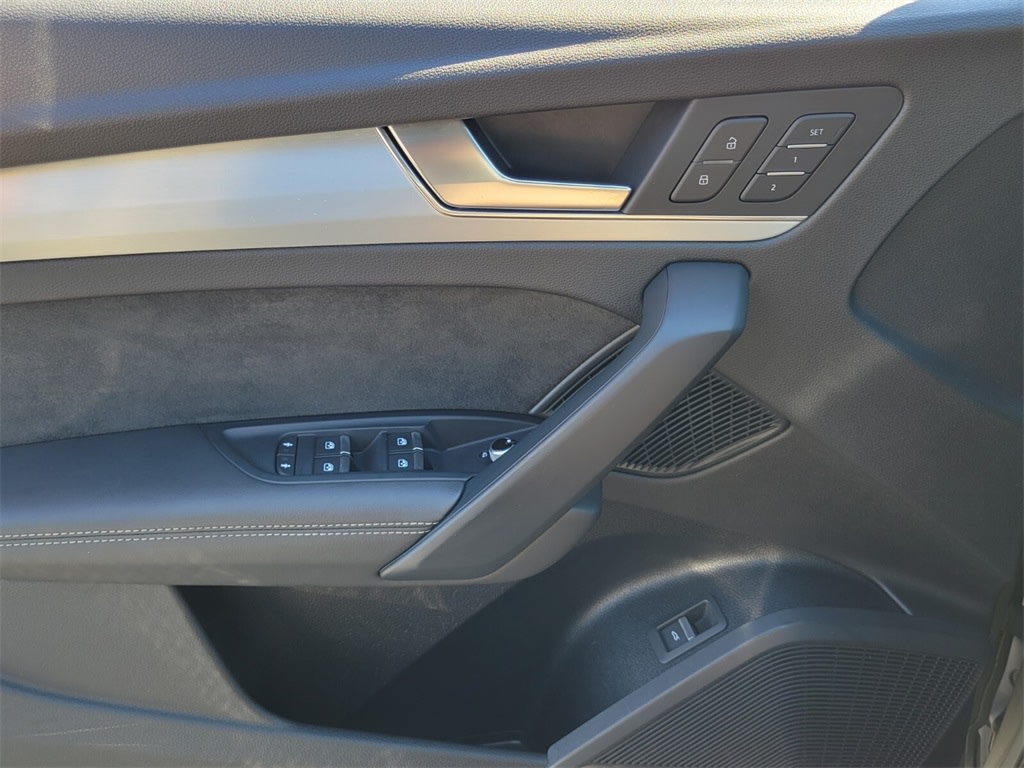 Thumbnail: 2020 Audi SQ5 - 20
