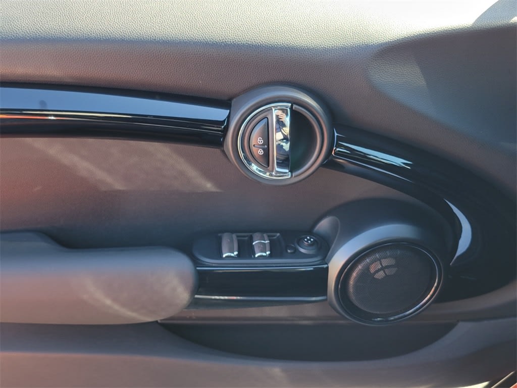 Thumbnail: 2021 MINI Cooper - 21