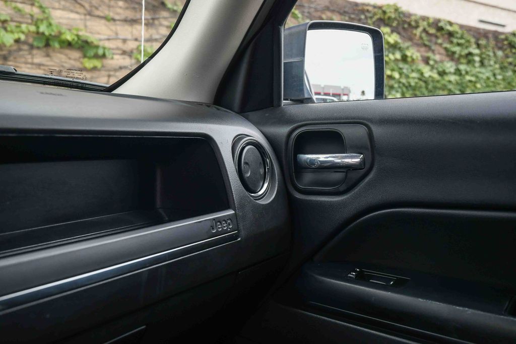 Thumbnail: 2016 Jeep Patriot - 23