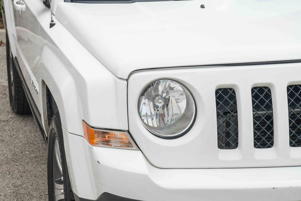 Thumbnail: 2016 Jeep Patriot - 18