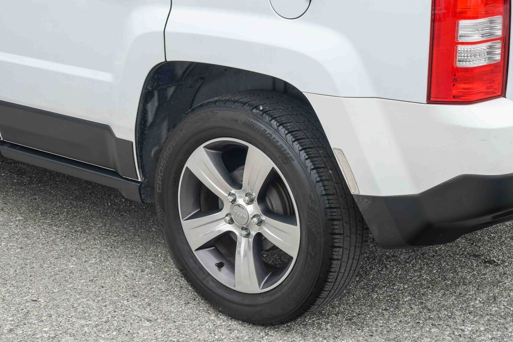 Thumbnail: 2016 Jeep Patriot - 21