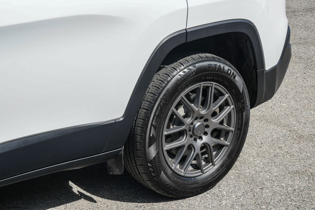 Thumbnail: 2016 Jeep Cherokee - 20