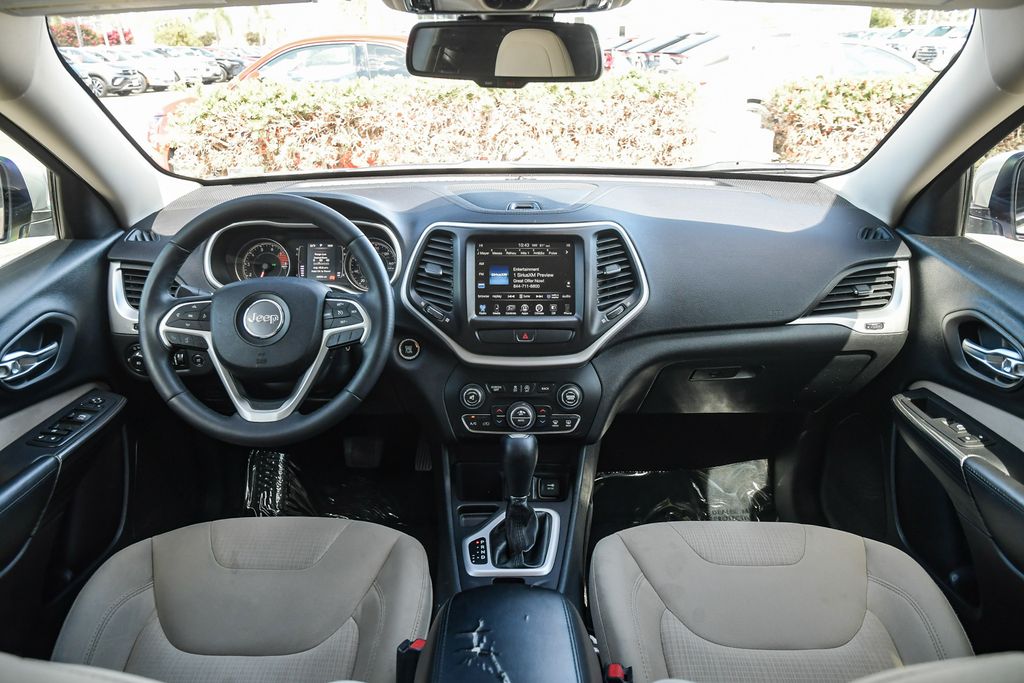 Thumbnail: 2016 Jeep Cherokee - 10