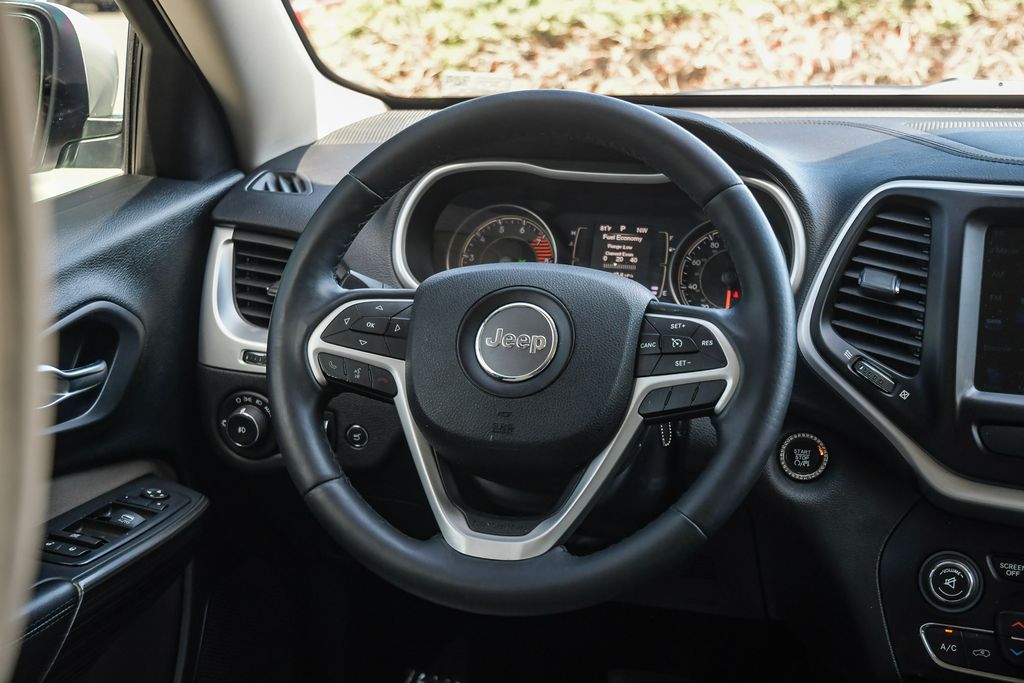Thumbnail: 2016 Jeep Cherokee - 2