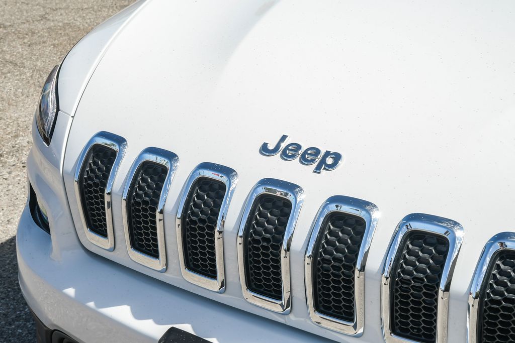 Thumbnail: 2016 Jeep Cherokee - 7