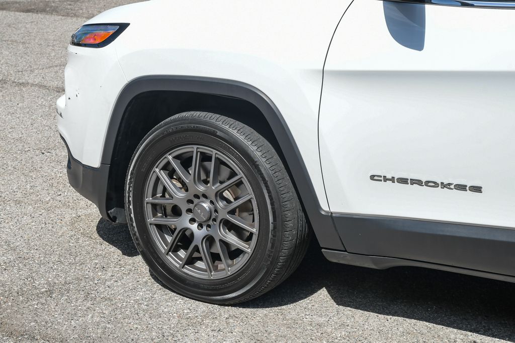 Thumbnail: 2016 Jeep Cherokee - 8