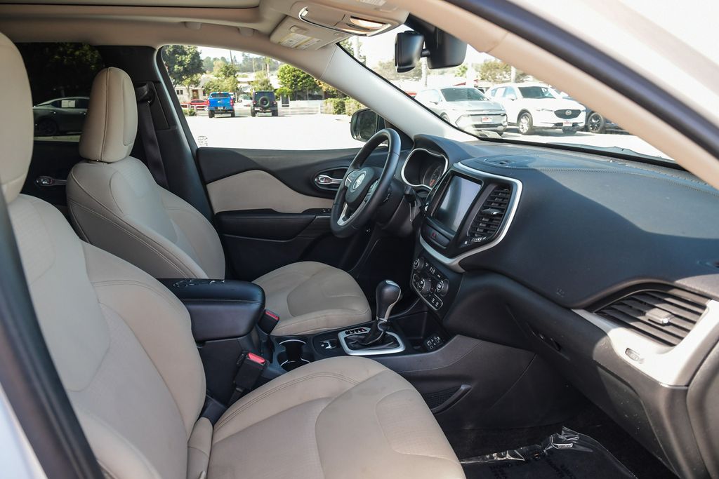 Thumbnail: 2016 Jeep Cherokee - 11
