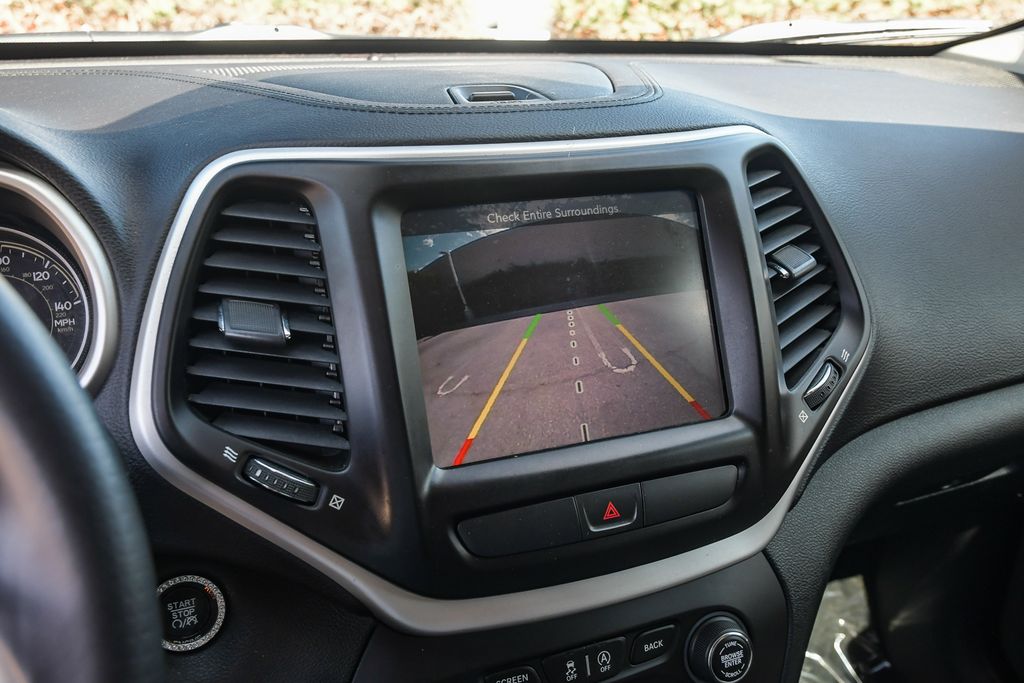 Thumbnail: 2016 Jeep Cherokee - 23