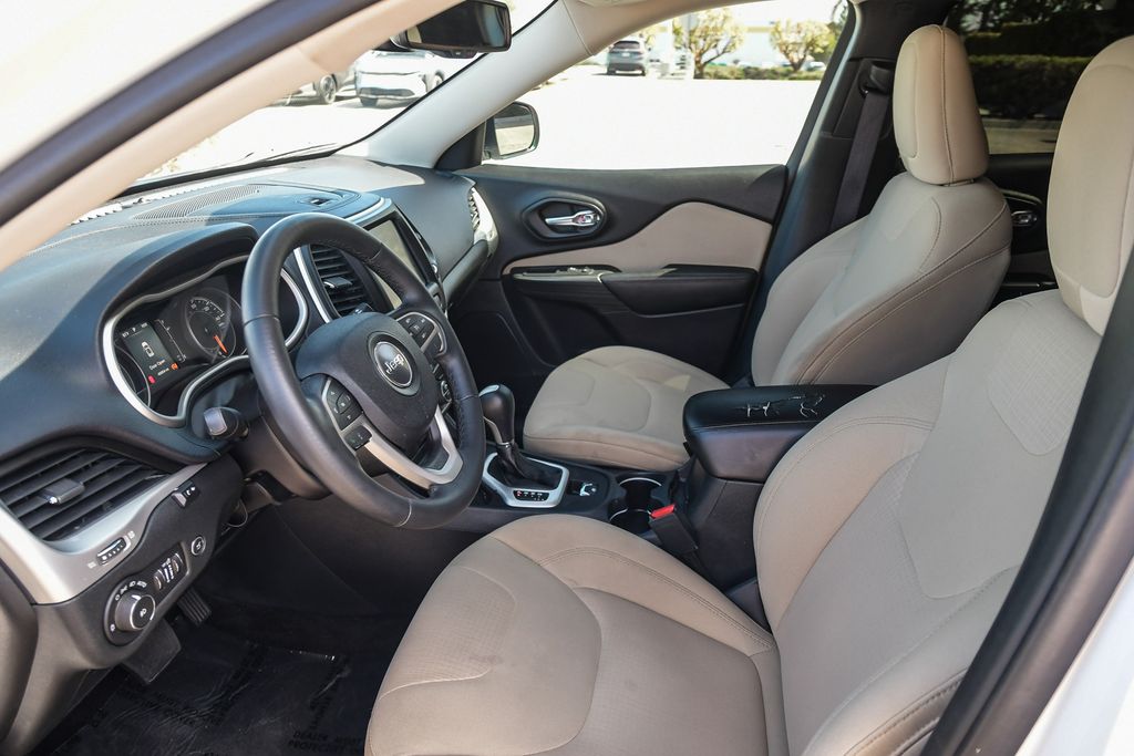 Thumbnail: 2016 Jeep Cherokee - 12