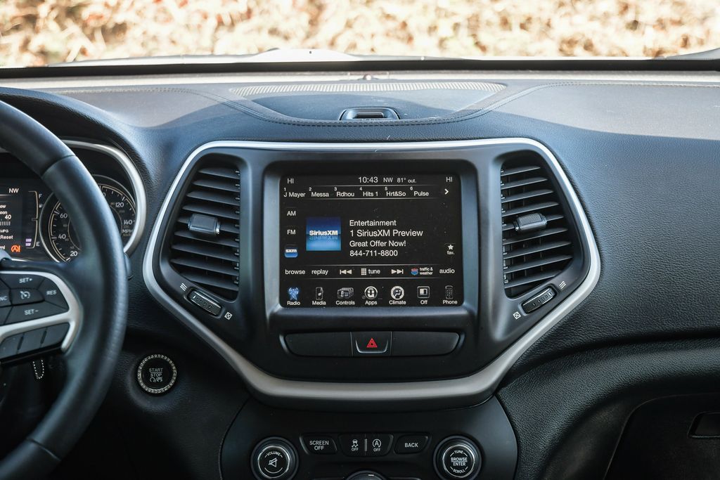 Thumbnail: 2016 Jeep Cherokee - 14