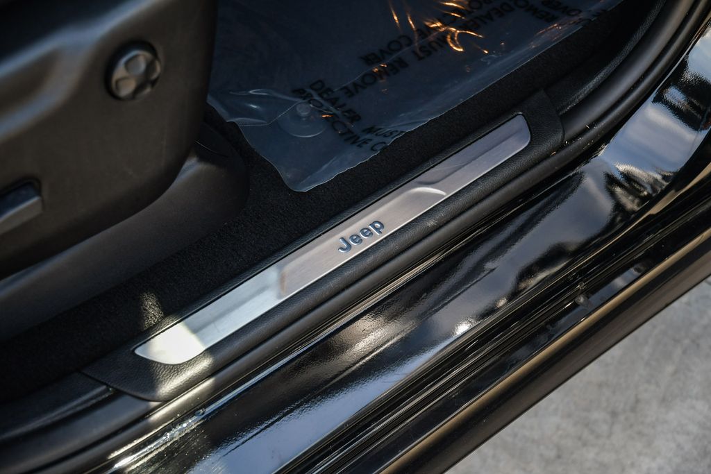 Thumbnail: 2019 Jeep Grand Cherokee - 6