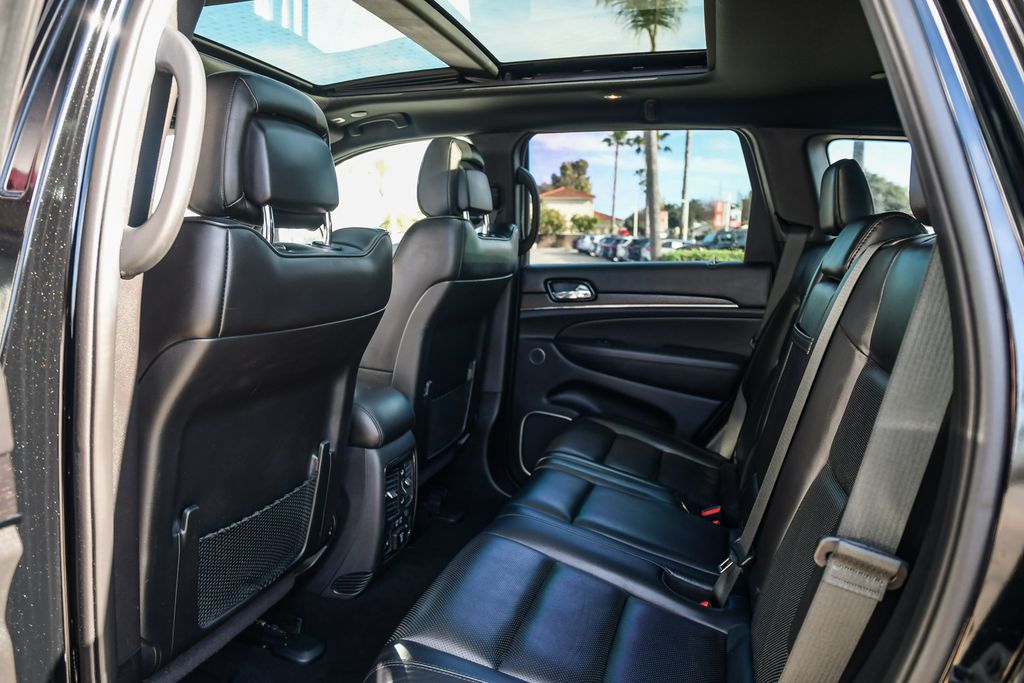 Thumbnail: 2019 Jeep Grand Cherokee - 12