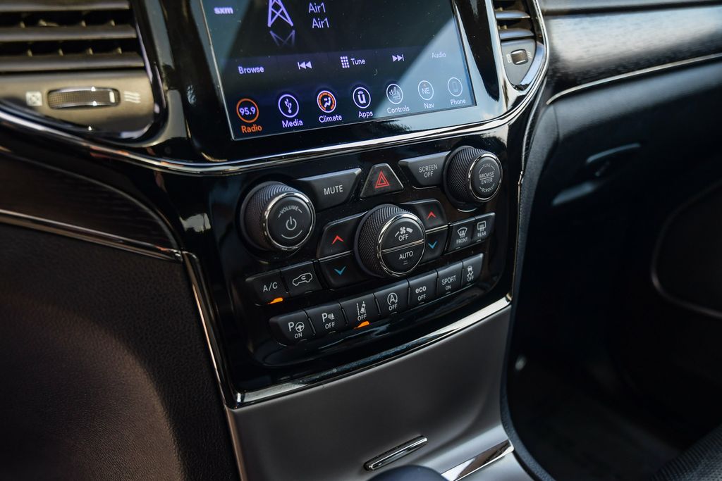 Thumbnail: 2019 Jeep Grand Cherokee - 24