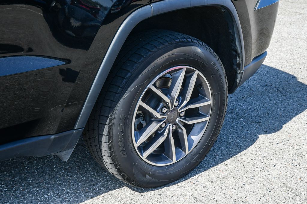 Thumbnail: 2019 Jeep Grand Cherokee - 21