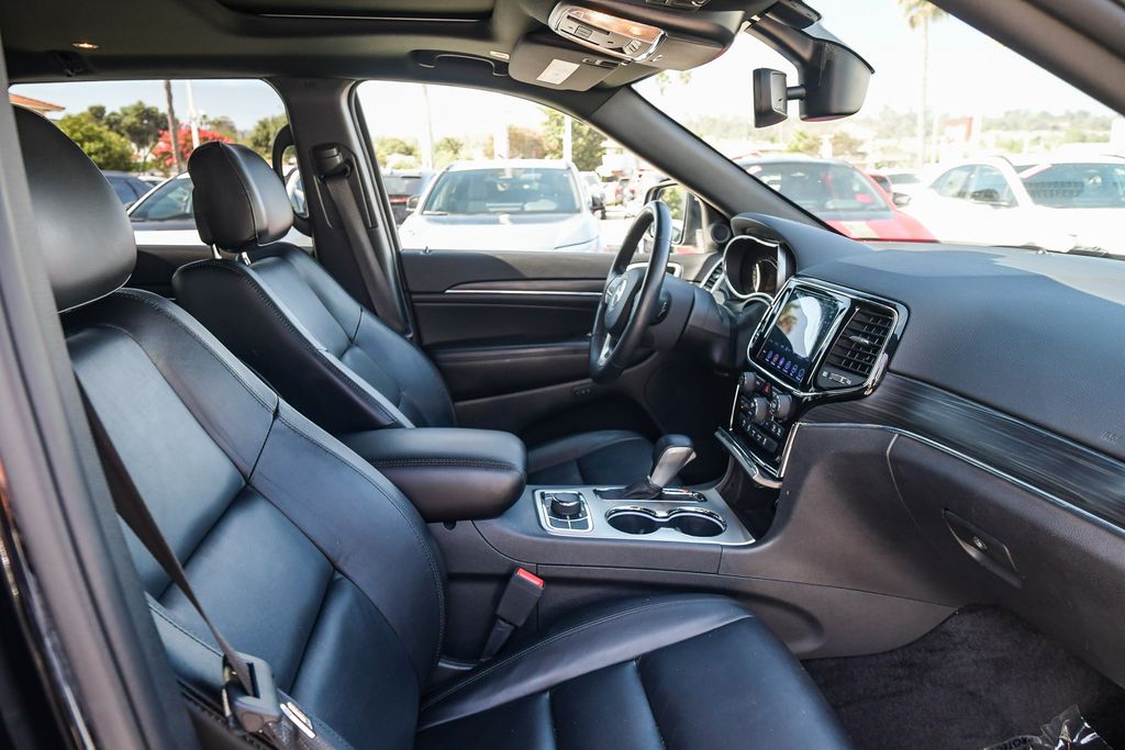 Thumbnail: 2019 Jeep Grand Cherokee - 10