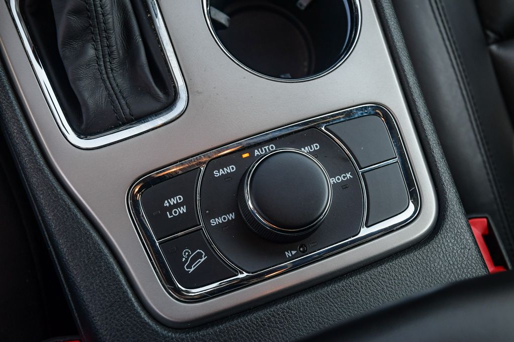 Thumbnail: 2019 Jeep Grand Cherokee - 24