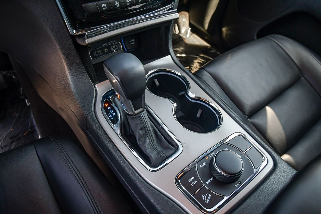 Thumbnail: 2019 Jeep Grand Cherokee - 14