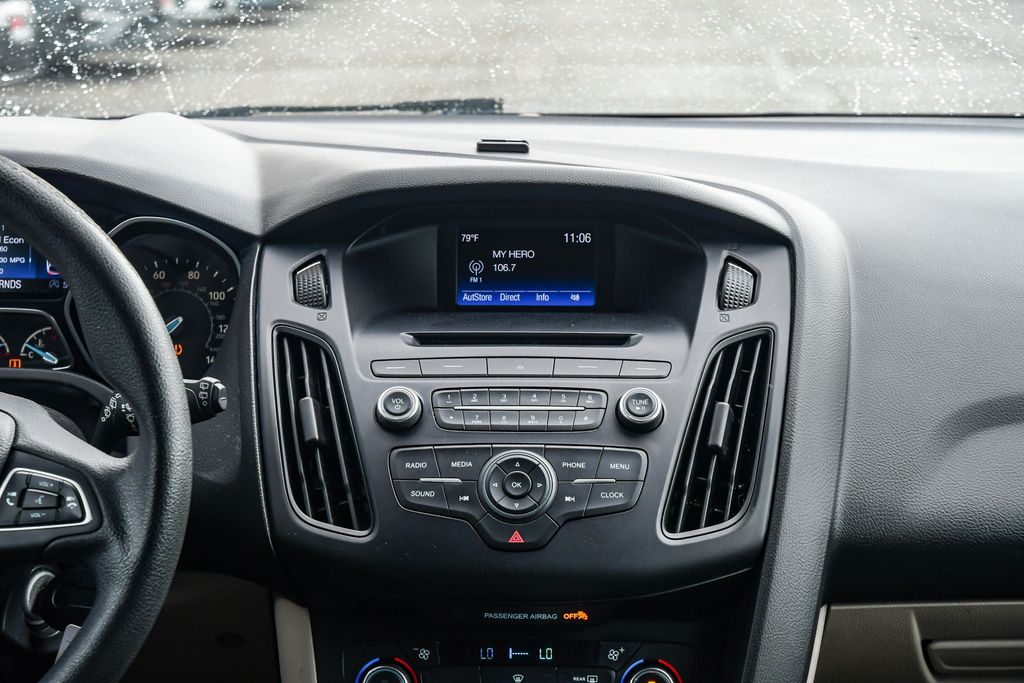 Thumbnail: 2016 Ford Focus - 13
