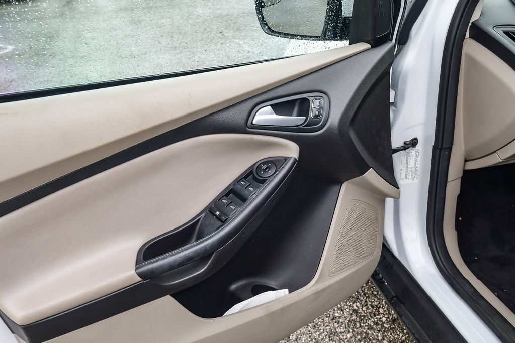 Thumbnail: 2016 Ford Focus - 27